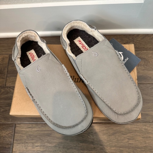 NWT Men’s OluKai Moloa Grey Leather Shearling Lining Slipper - Size 10